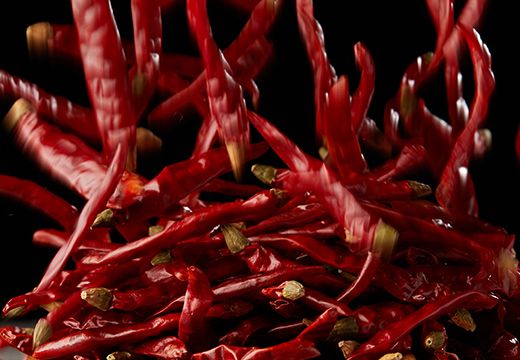 辣椒的傳統(tǒng)曬制和熱泵烘干-[集木烘干]